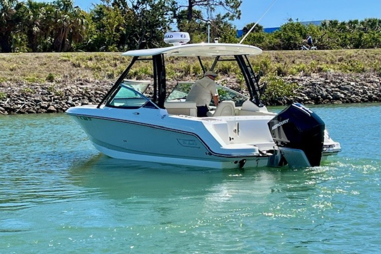 Slide: The Image of Boston Whaler 240 VANTAGE 2023 - 4