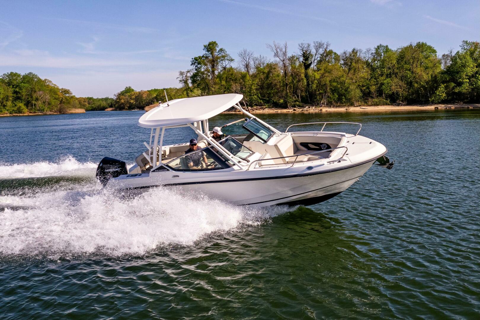 Slide: The Image of Boston Whaler 240 Vantage 2023 - 5251108