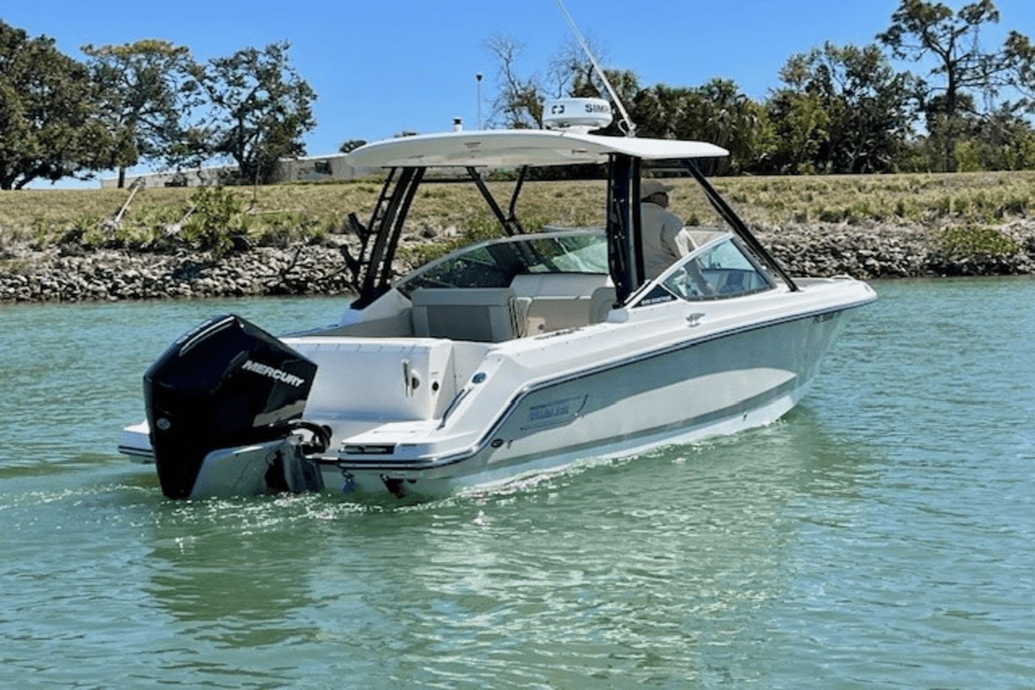 Slide: The Image of Boston Whaler 240 VANTAGE 2023 - 5