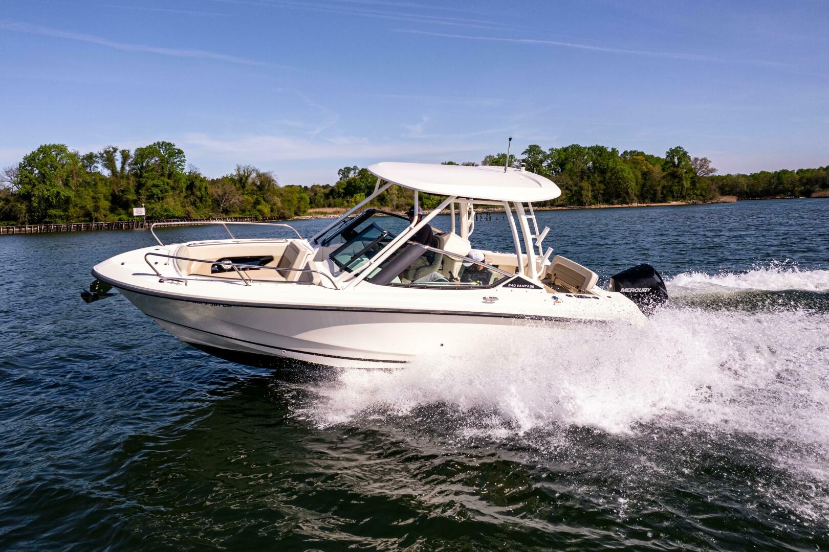 Slide: The Image of Boston Whaler 240 Vantage 2023 - 5251106