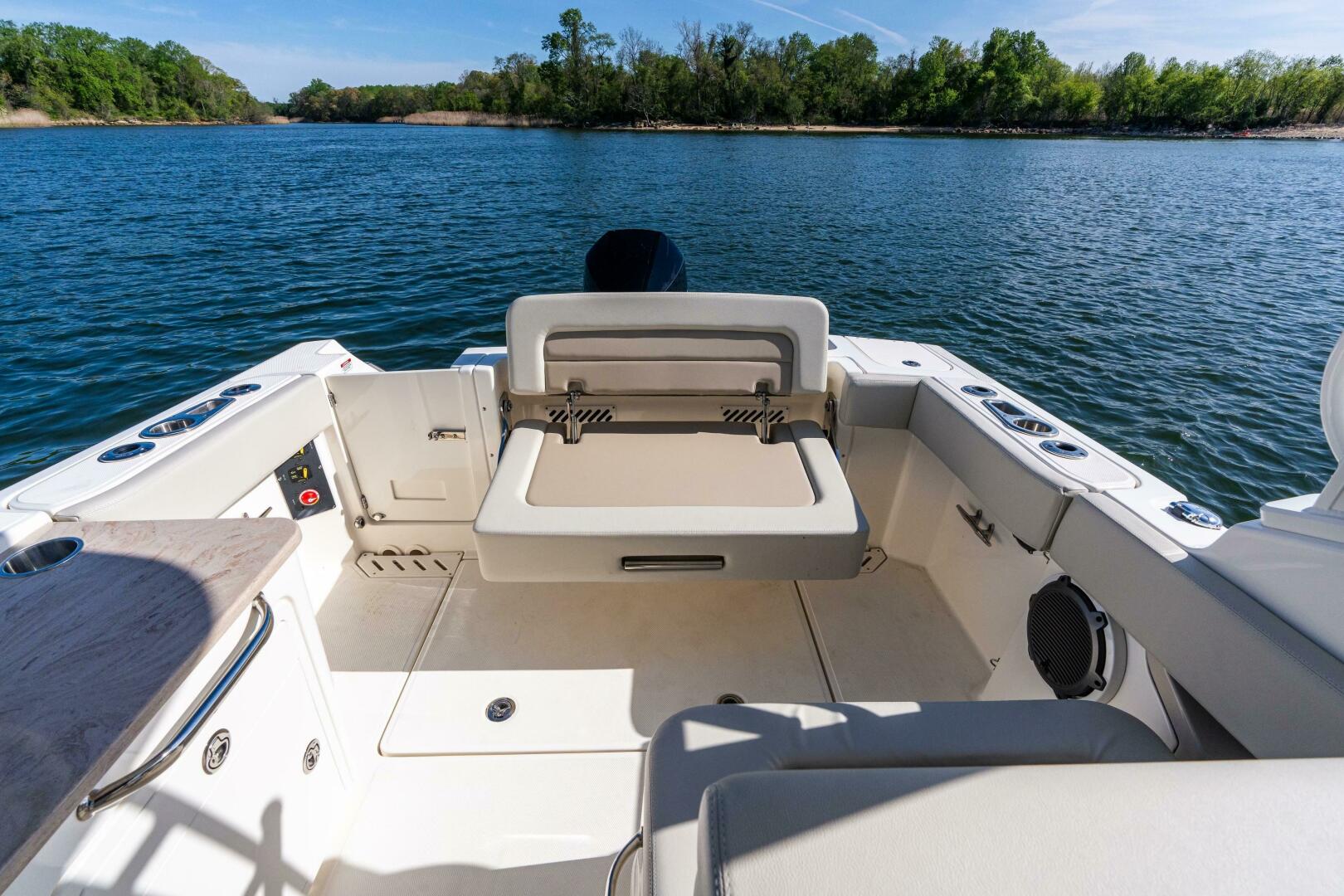 Slide: The Image of Boston Whaler 240 Vantage 2023 - 5251113