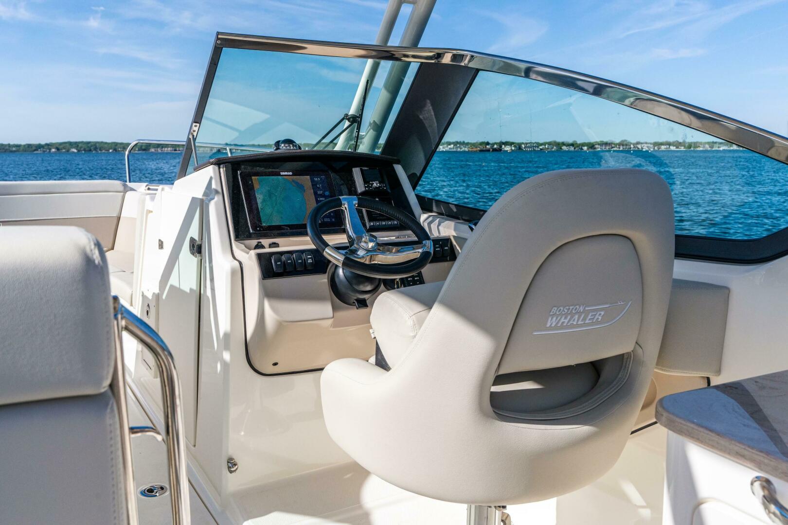 Slide: The Image of Boston Whaler 240 Vantage 2023 - 5251117