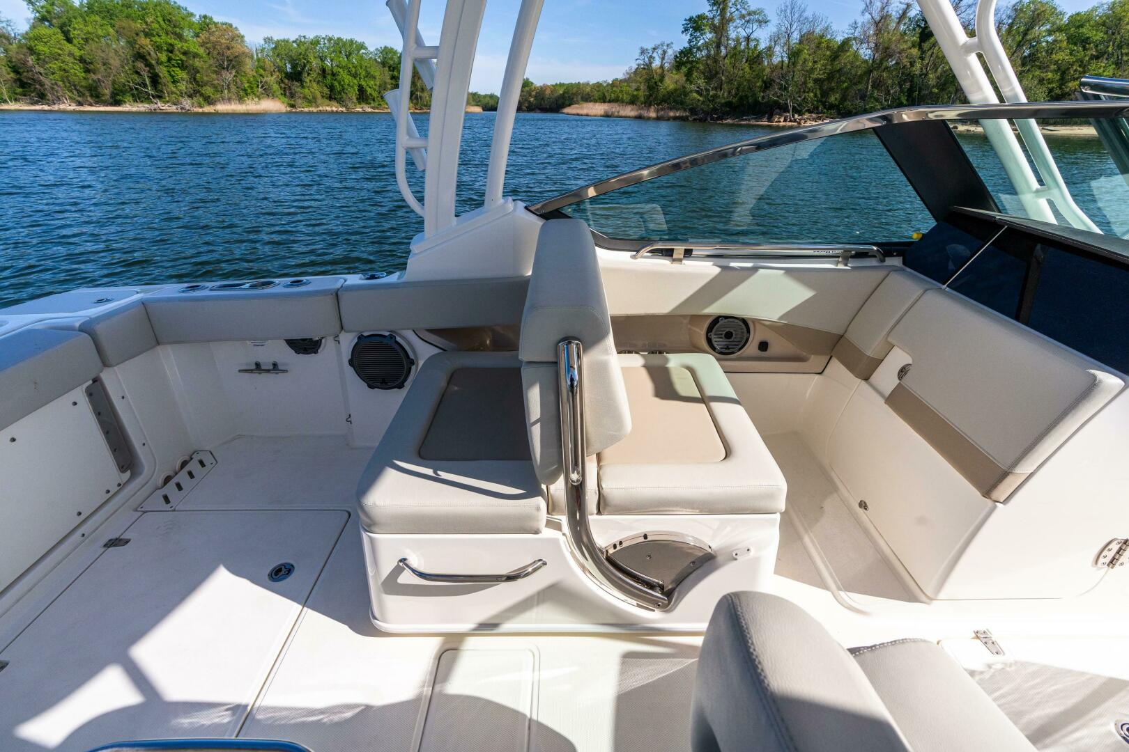Slide: The Image of Boston Whaler 240 Vantage 2023 - 5251123