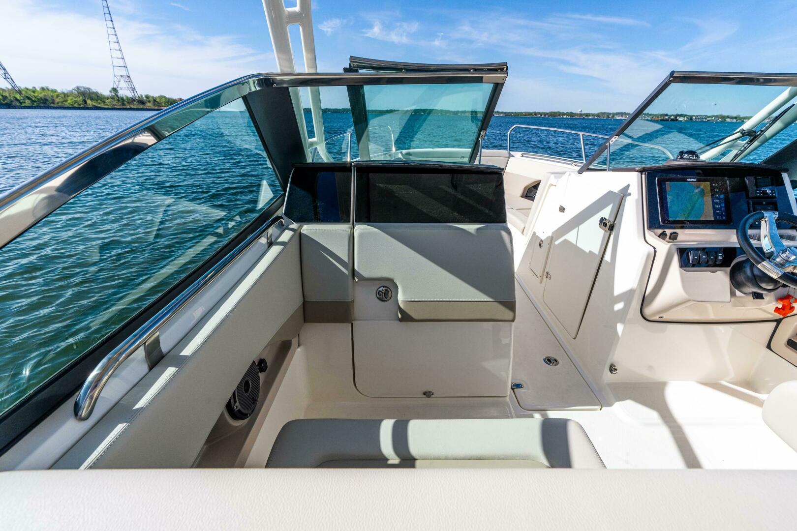Slide: The Image of Boston Whaler 240 Vantage 2023 - 5251125