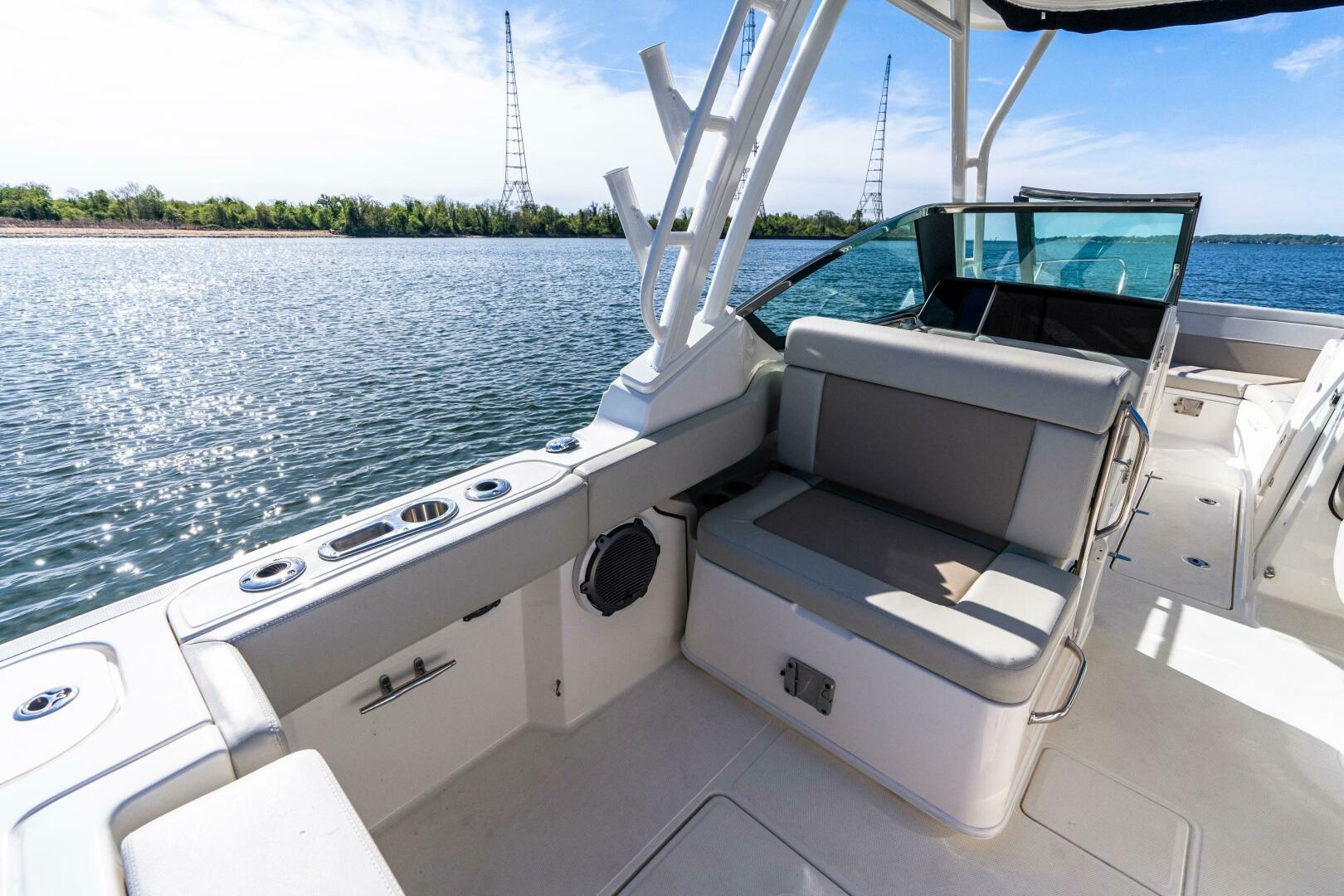 Slide: The Image of Boston Whaler 240 Vantage 2023 - 5251126