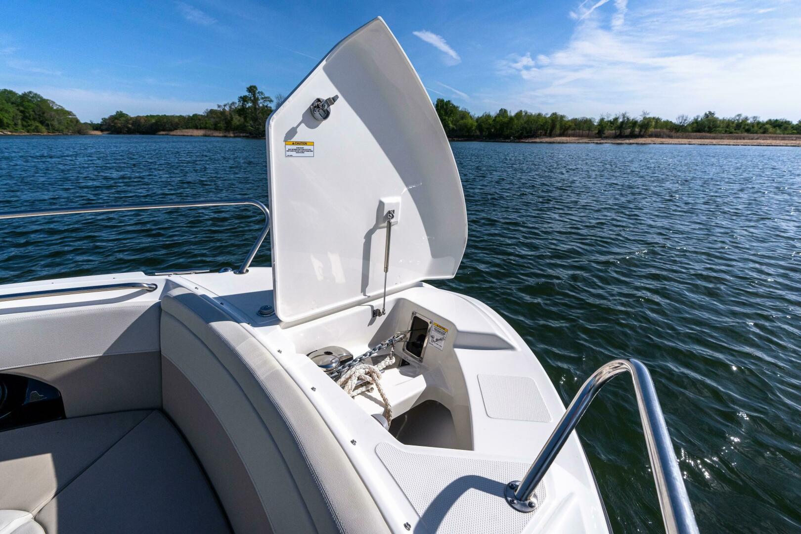 Slide: The Image of Boston Whaler 240 Vantage 2023 - 5251130