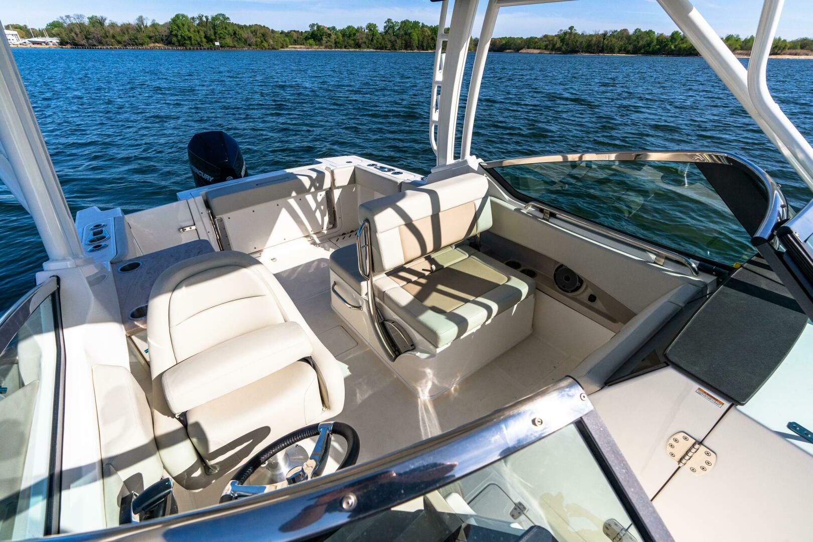Slide: The Image of Boston Whaler 240 Vantage 2023 - 5251132