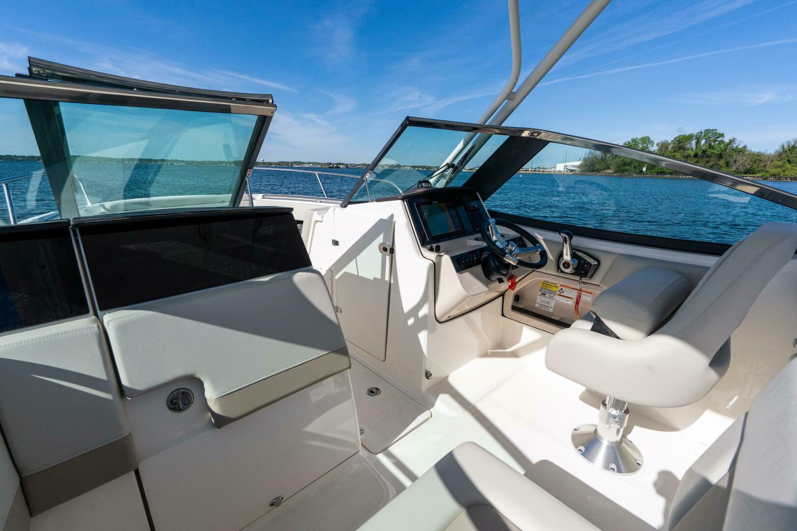 Slide: The Image of Boston Whaler 240 Vantage 2023 - 5251133