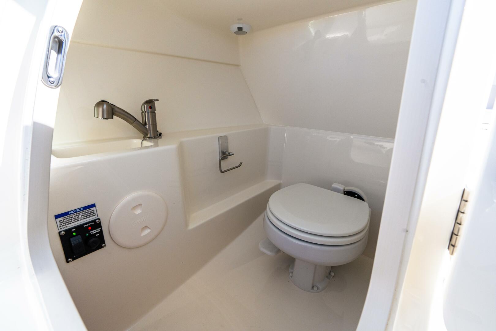 Slide: The Image of Boston Whaler 240 Vantage 2023 - 5251145