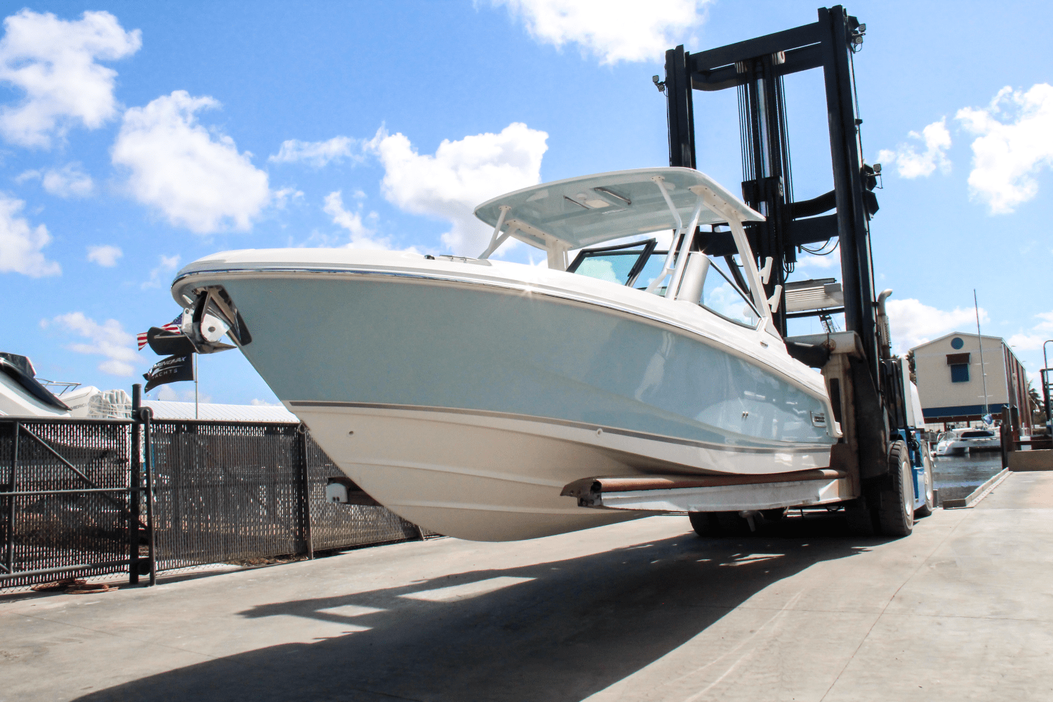 Slide: The Image of Boston Whaler 240 Vantage 2025 - 2