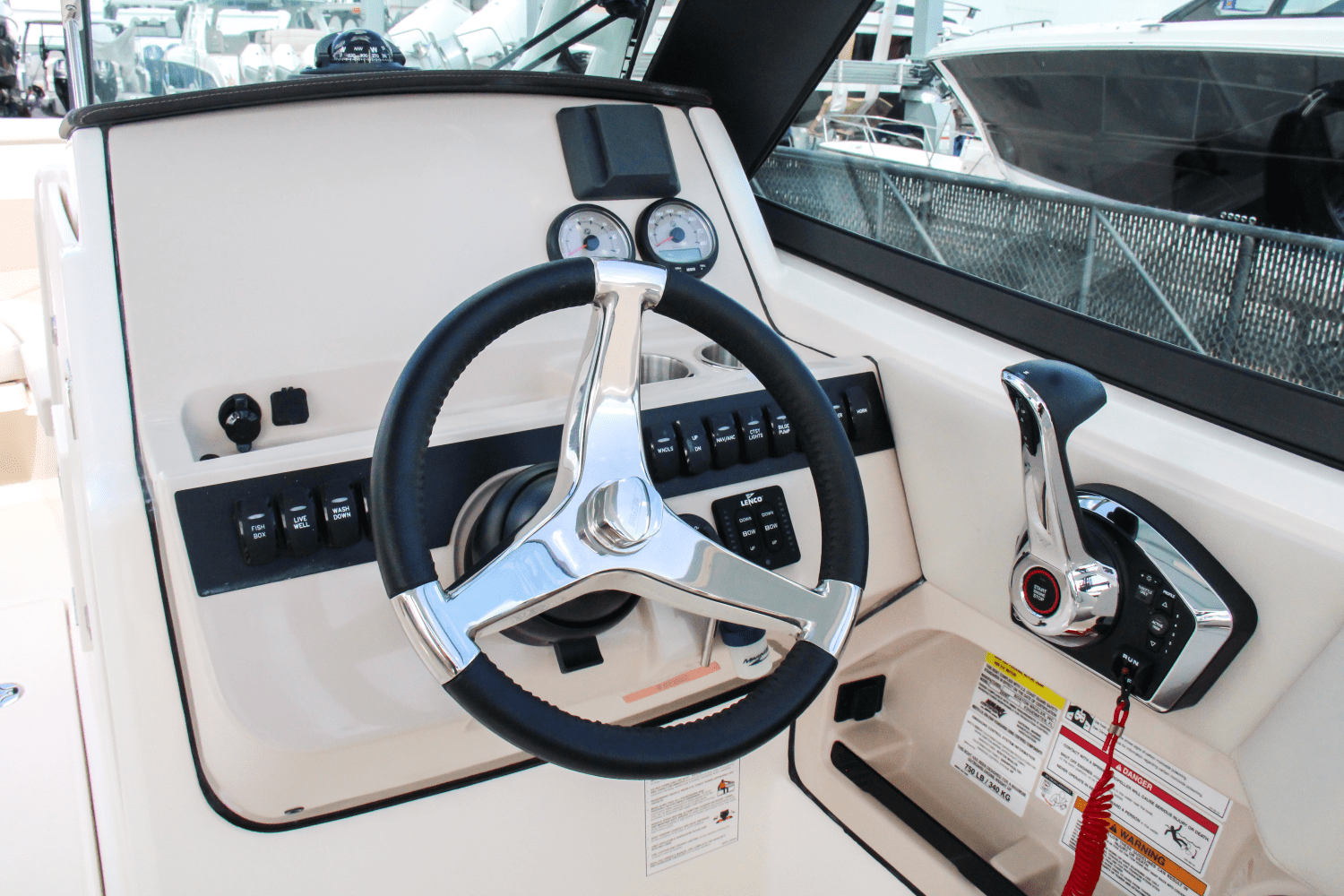 Slide: The Image of Boston Whaler 240 Vantage 2025 - 27