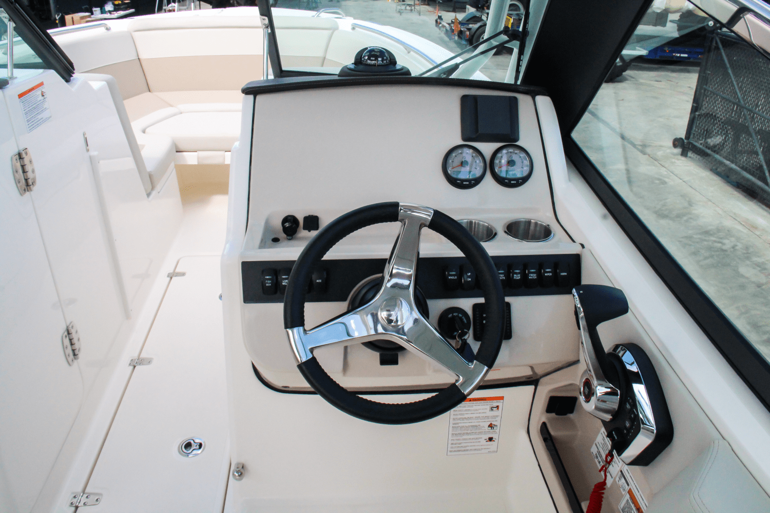 Slide: The Image of Boston Whaler 240 Vantage 2025 - 28