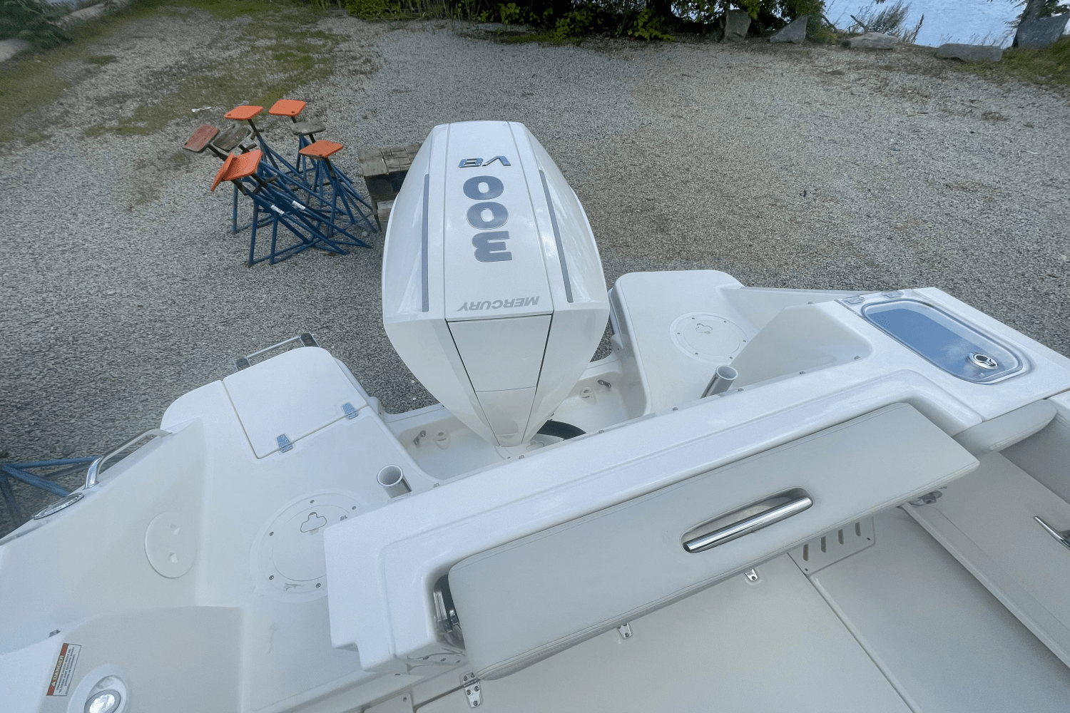 Slide: The Image of Boston Whaler 240 Vantage 2025 - 3