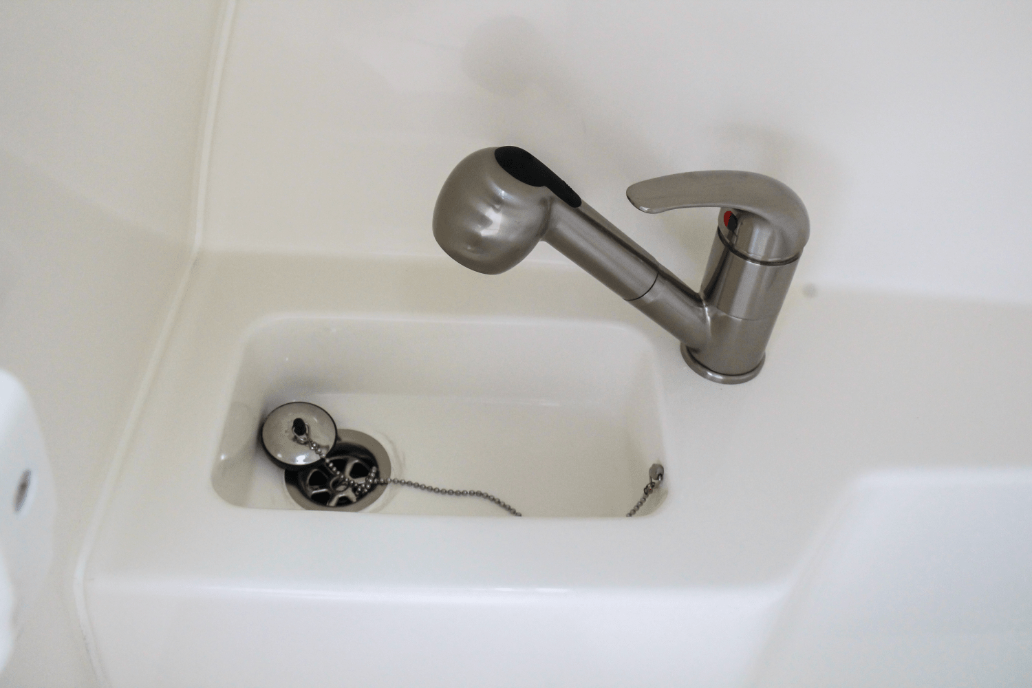 Slide: The Image of Boston Whaler 240 Vantage 2025 - 32