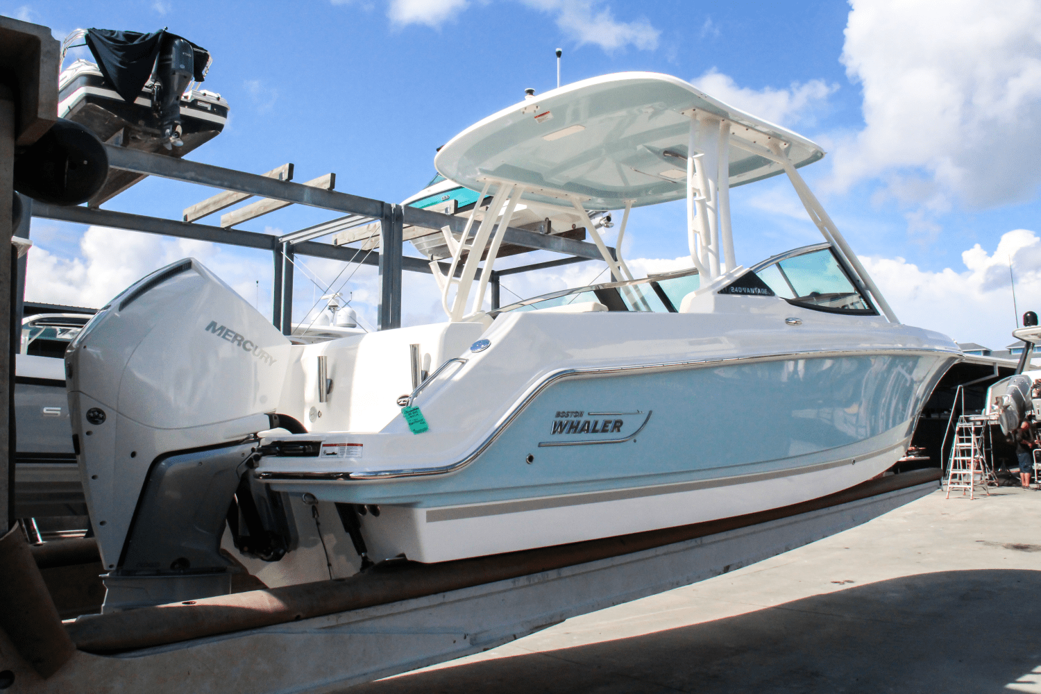 Slide: The Image of Boston Whaler 240 Vantage 2025 - 8