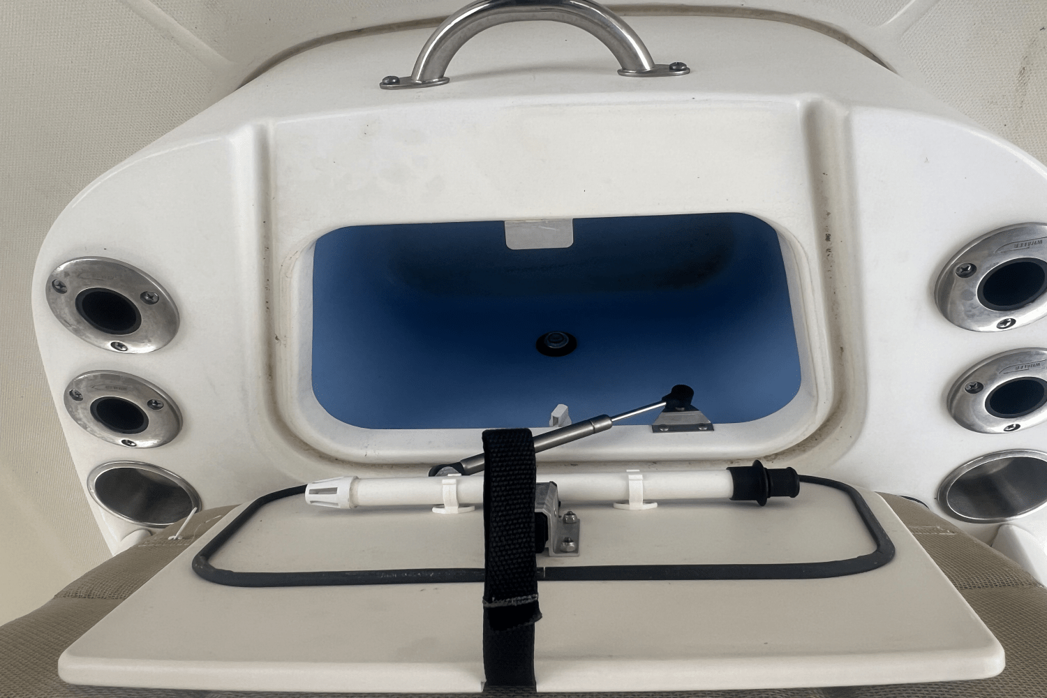 Slide: The Image of Boston Whaler 24 DAUNTLESS 2021 - 16