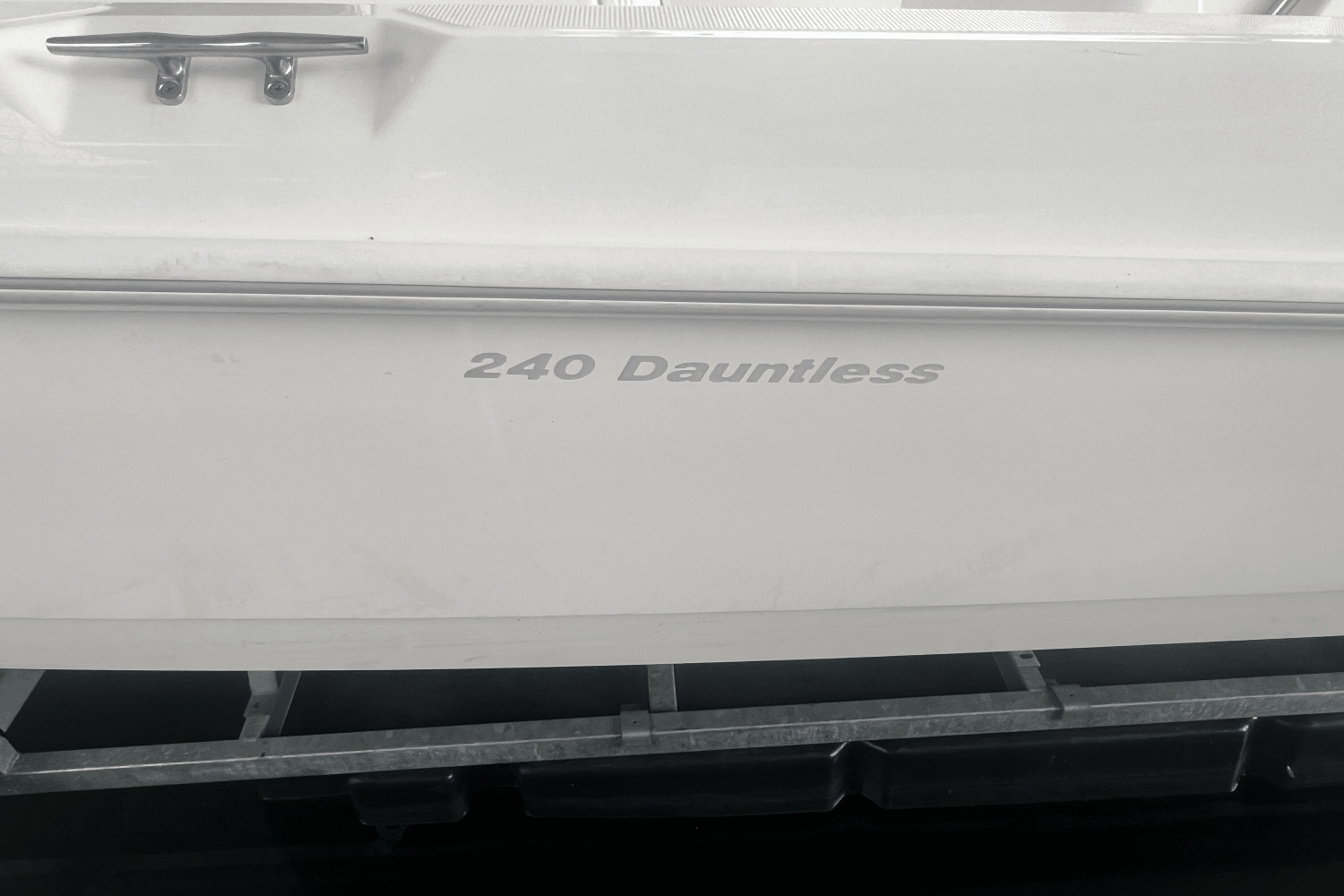 Slide: The Image of Boston Whaler 24 DAUNTLESS 2021 - 22
