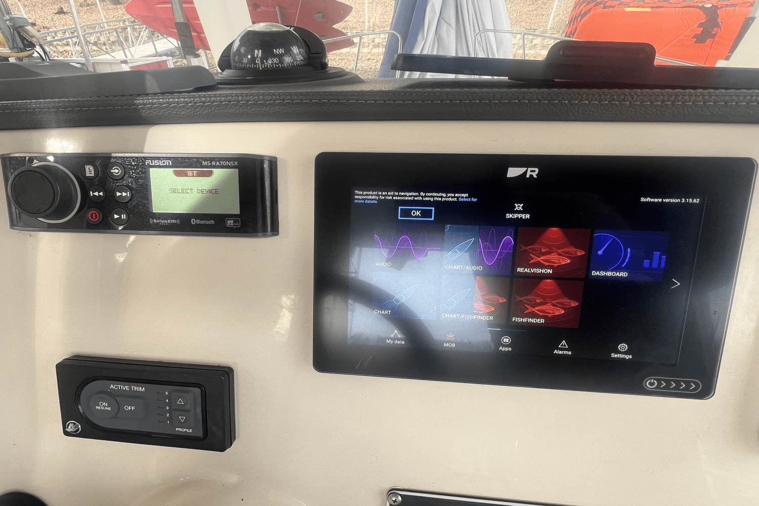 Slide: The Image of Boston Whaler 24 DAUNTLESS 2021 - 9