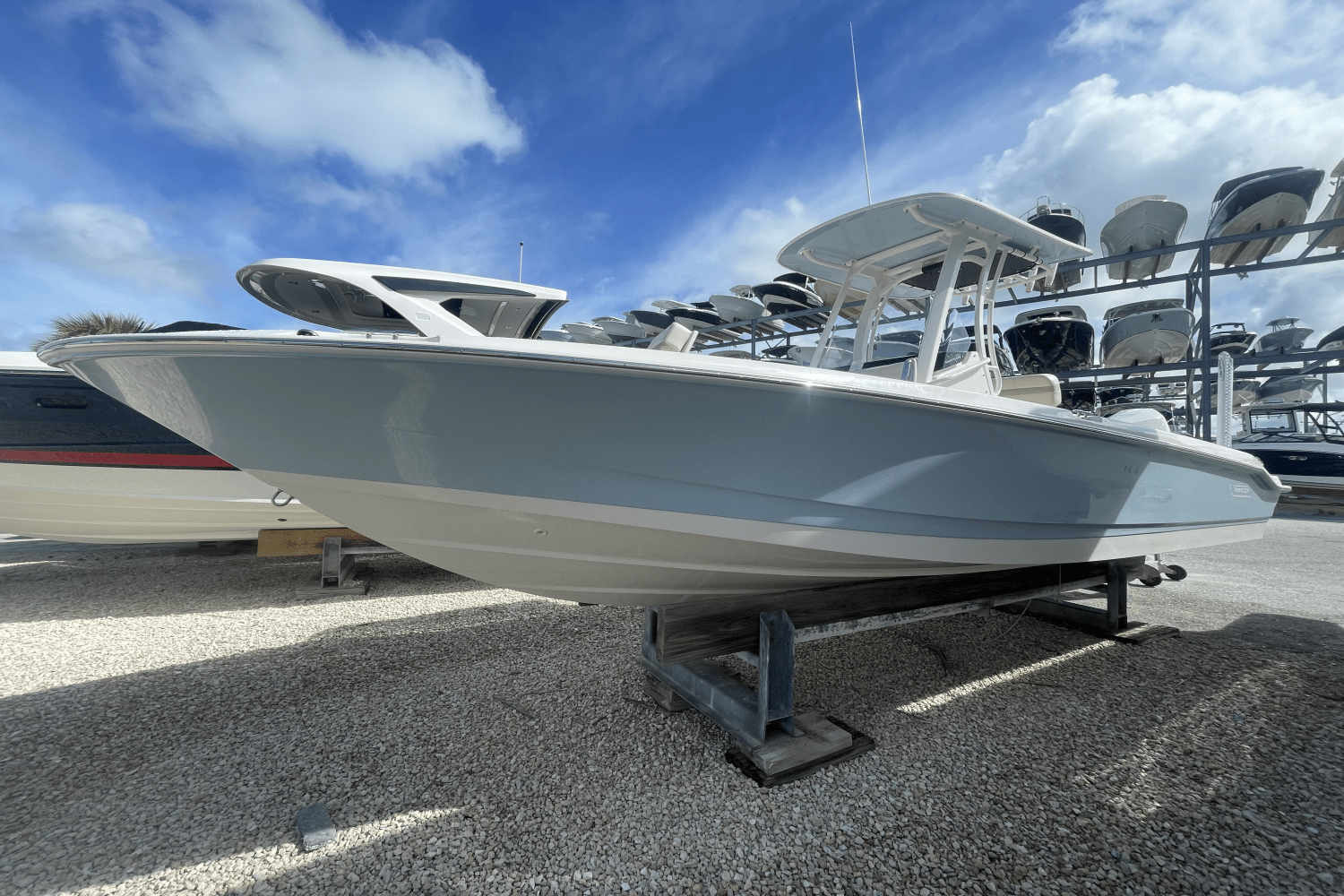 Slide: The Image of Boston Whaler 250 Dauntless 2025 - 0
