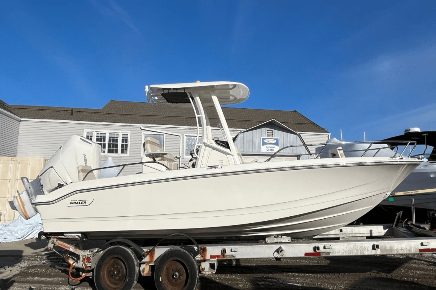 Slide: The Image of Boston Whaler 250 Dauntless 2025 - 0