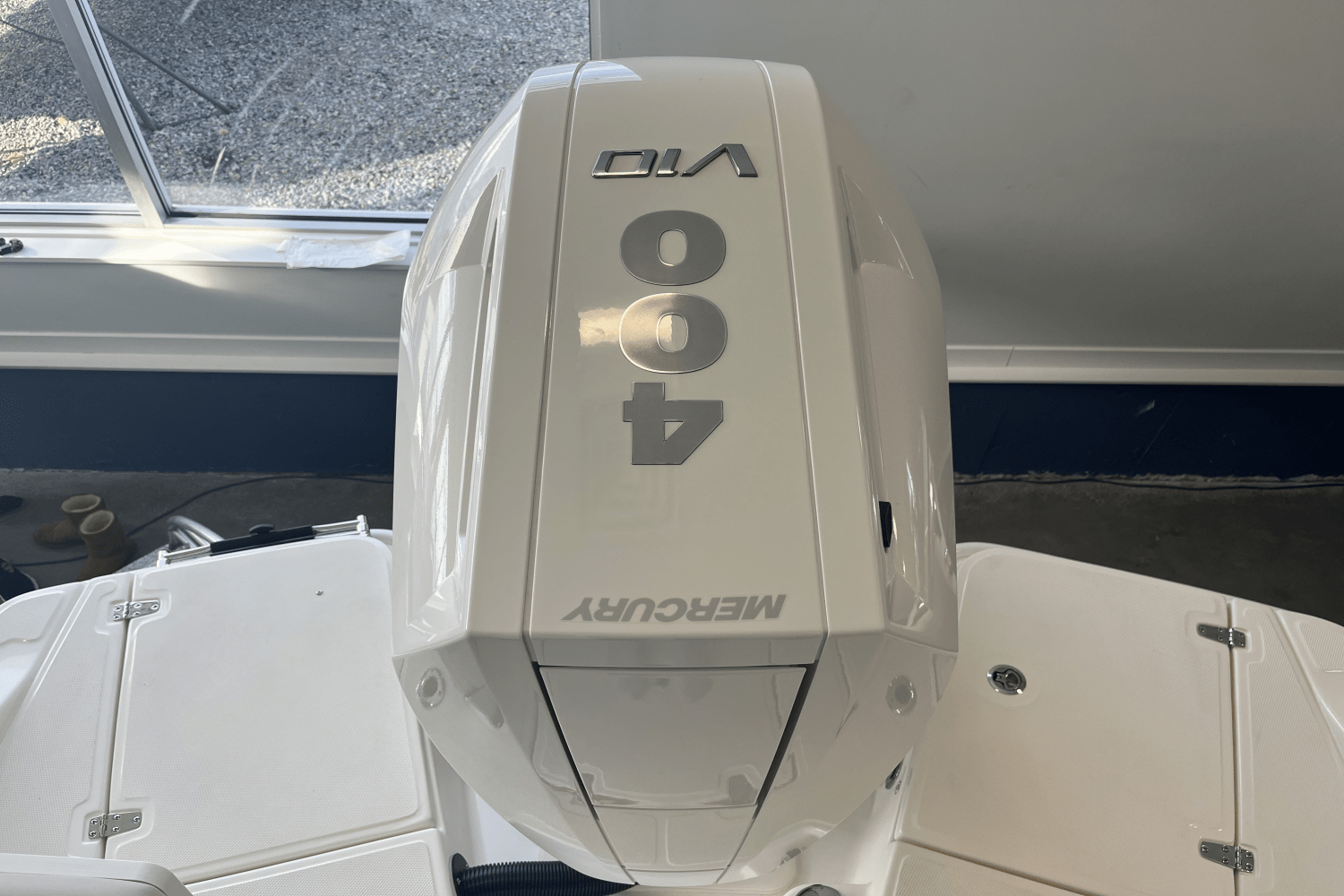 Slide: The Image of Boston Whaler 250 Dauntless 2025 - 1