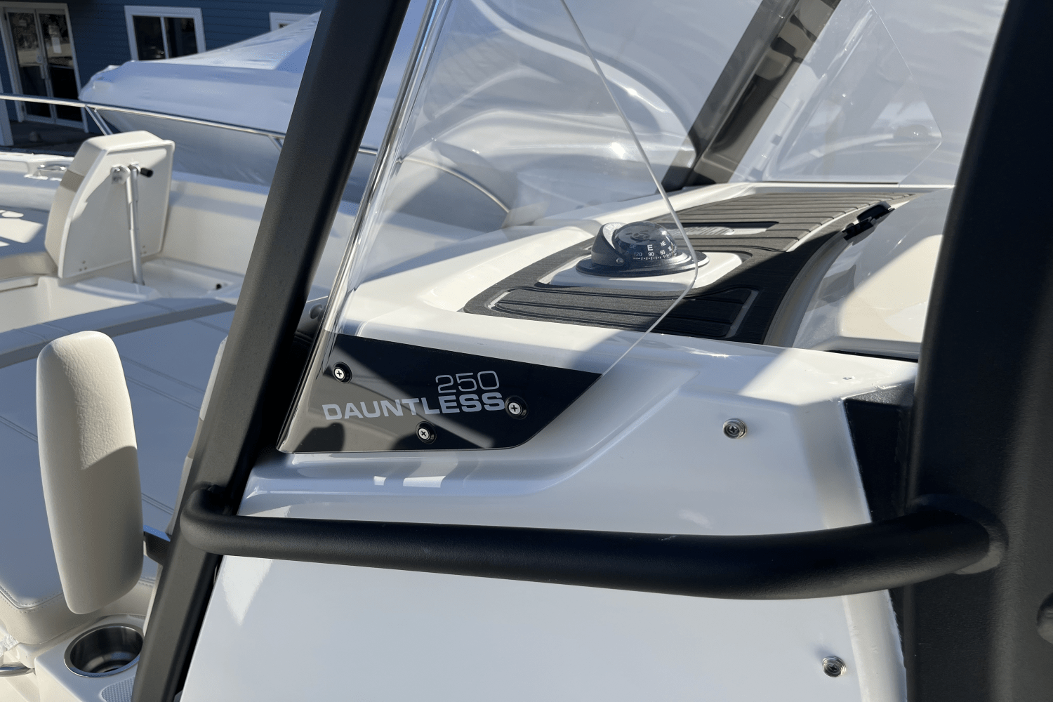 Slide: The Image of Boston Whaler 250 Dauntless 2025 - 11