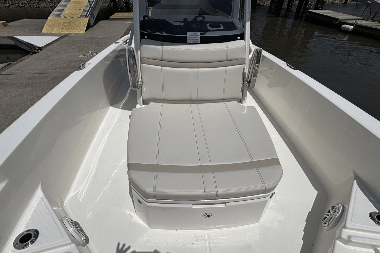 Slide: The Image of Boston Whaler 250 Dauntless 2025 - 13