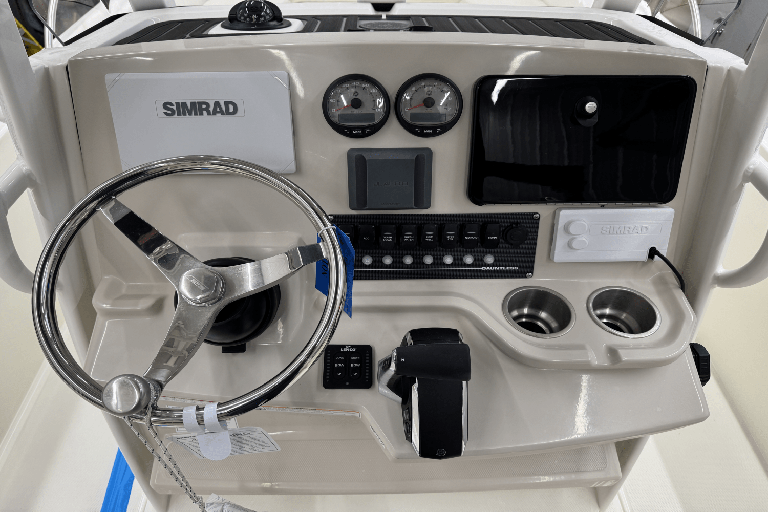 Slide: The Image of Boston Whaler 250 Dauntless 2025 - 22