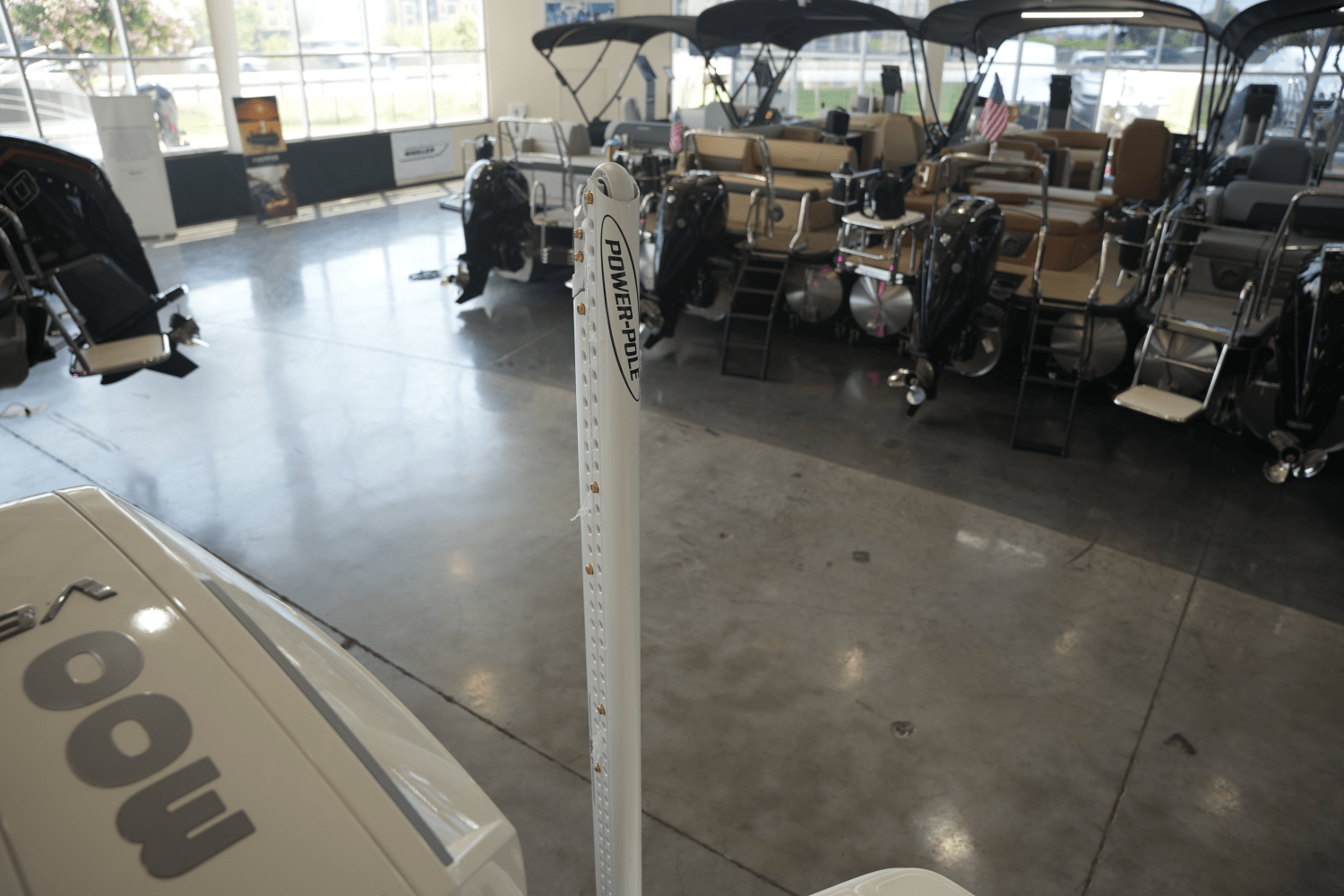 Slide: The Image of Boston Whaler 250 Dauntless 2025 - 22