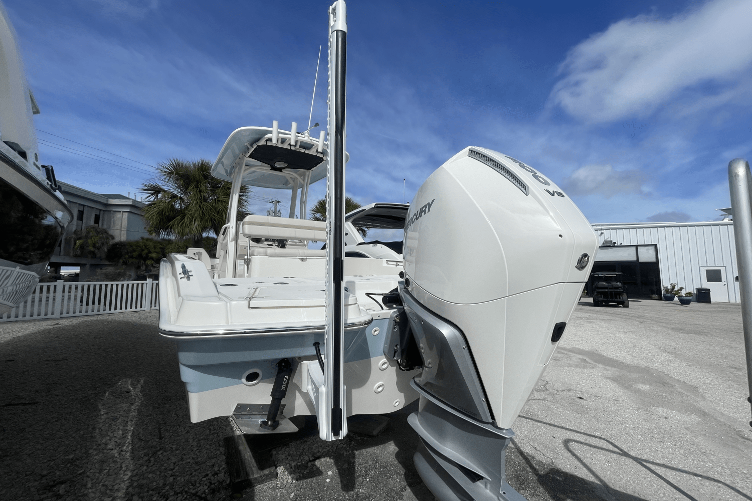 Slide: The Image of Boston Whaler 250 Dauntless 2025 - 3