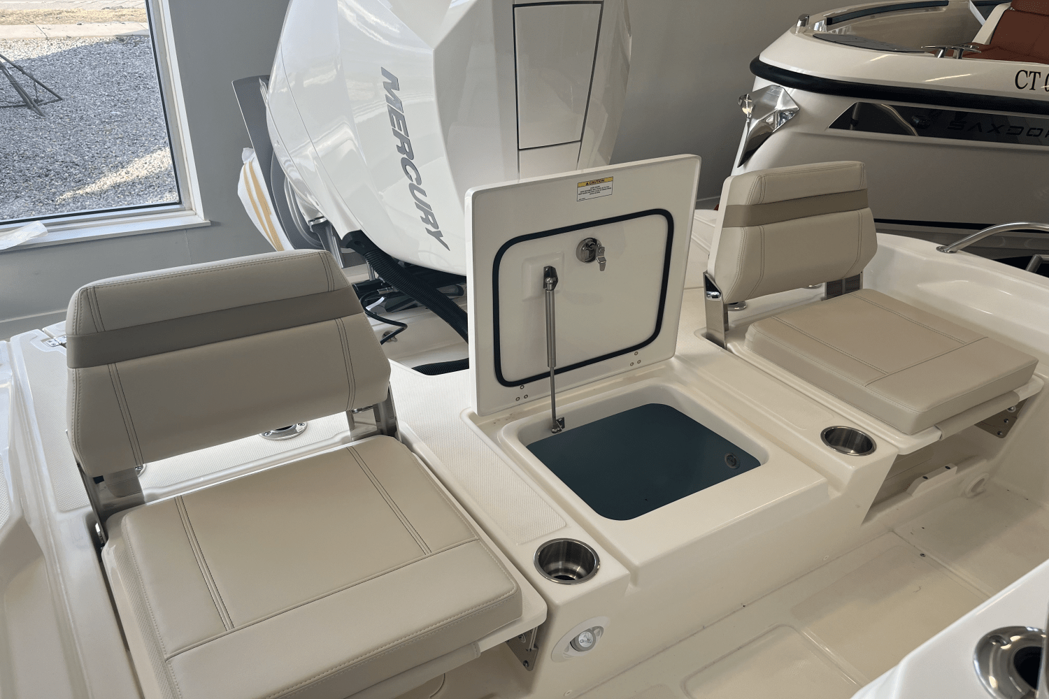 Slide: The Image of Boston Whaler 250 Dauntless 2025 - 3