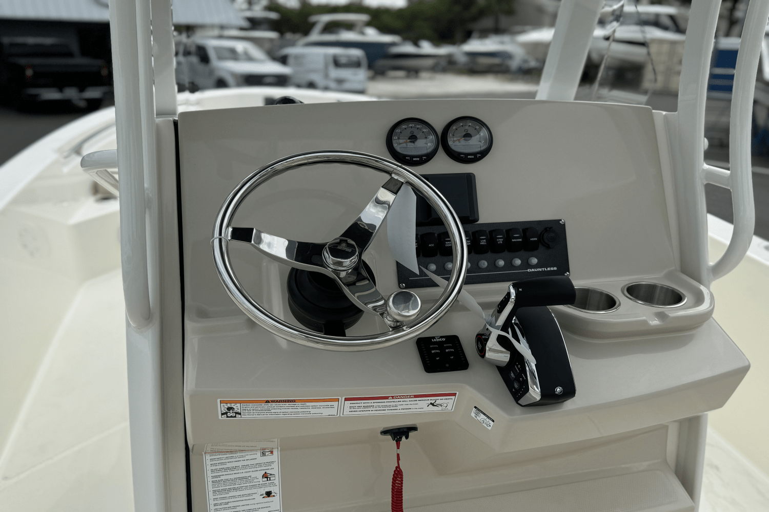 Slide: The Image of Boston Whaler 250 Dauntless 2025 - 5