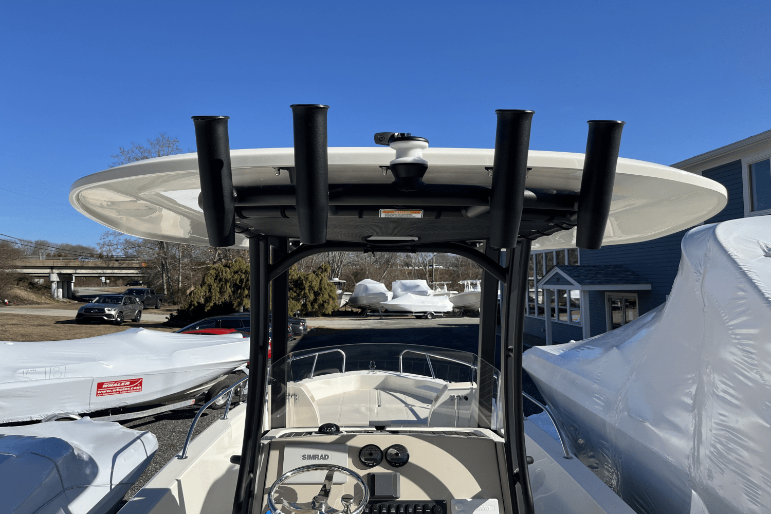 Slide: The Image of Boston Whaler 250 Dauntless 2025 - 5