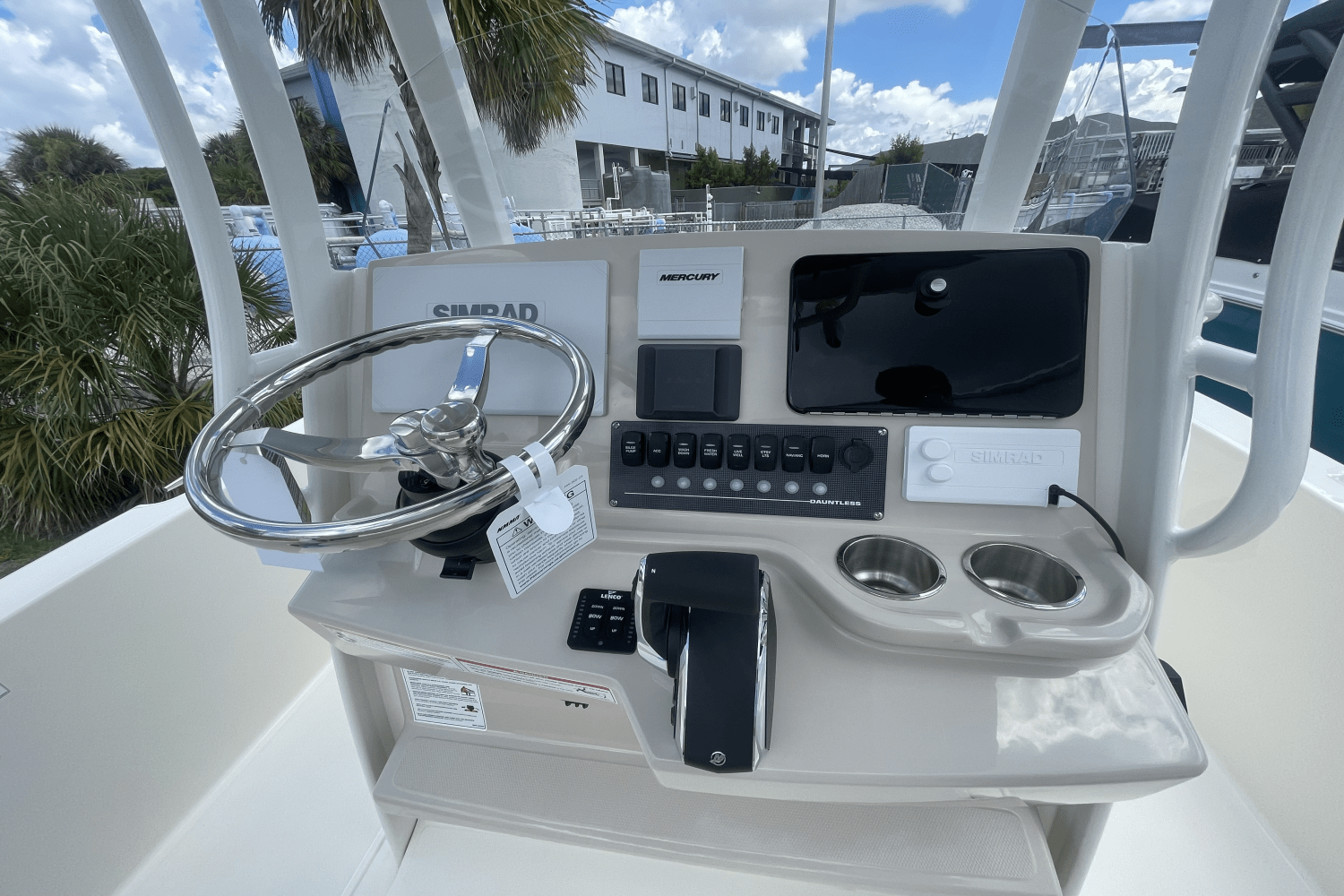 Slide: The Image of Boston Whaler 250 Dauntless 2025 - 8