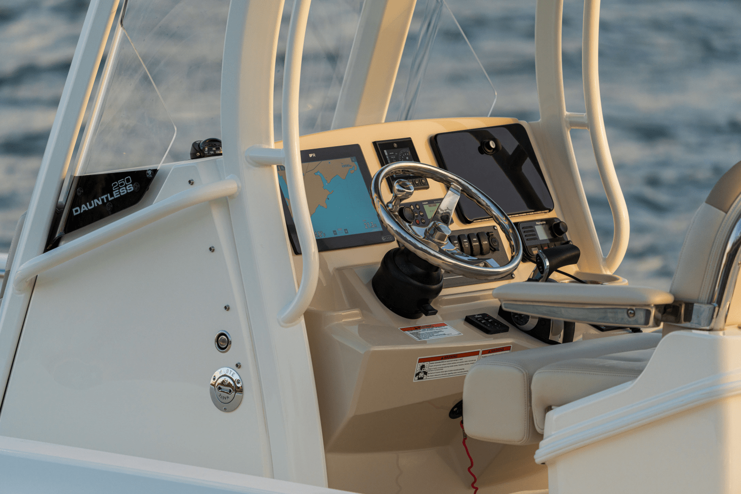 Slide: The Image of Boston Whaler 250 Dauntless 2026 - 51