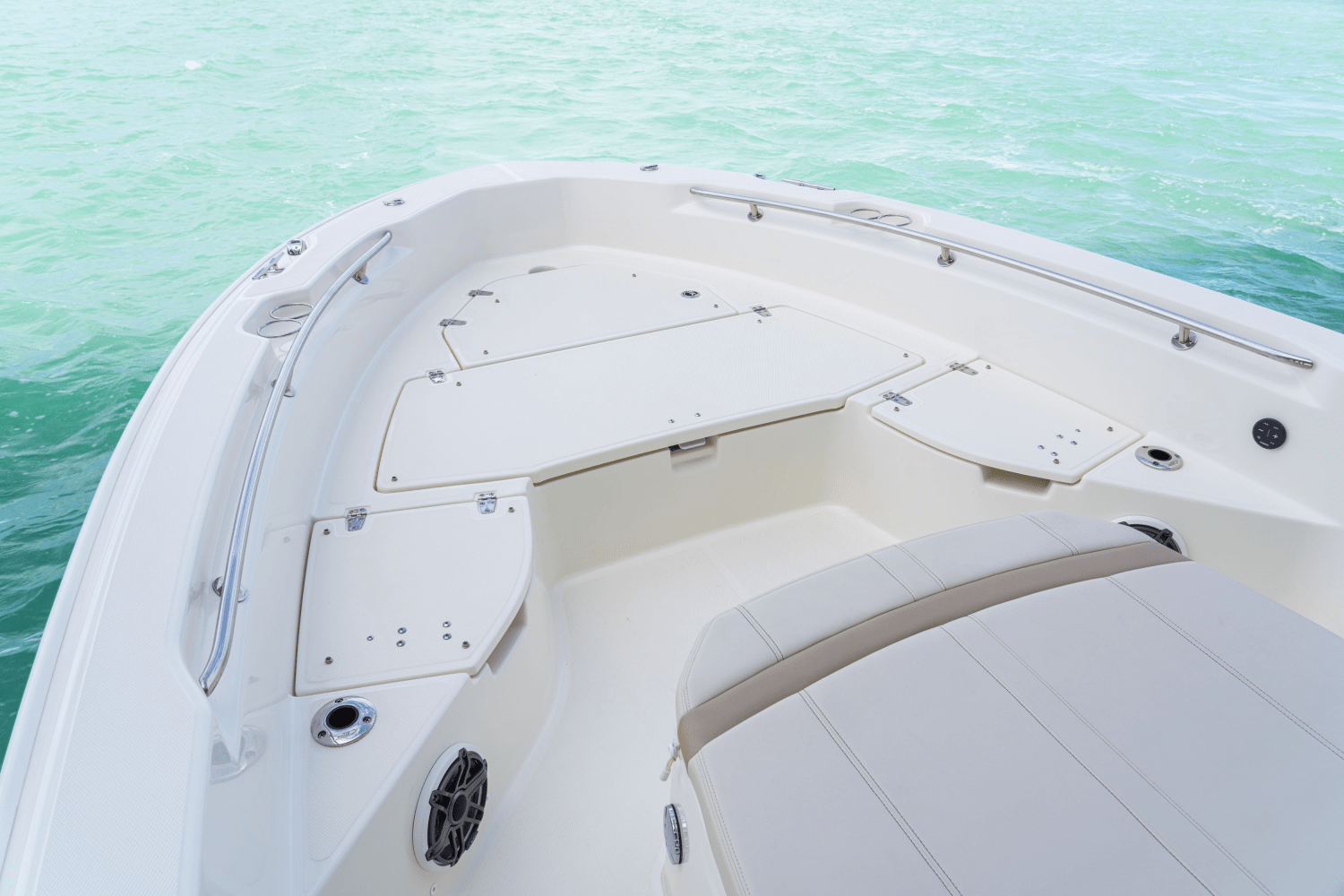 Slide: The Image of Boston Whaler 250 Dauntless 2026 - 52