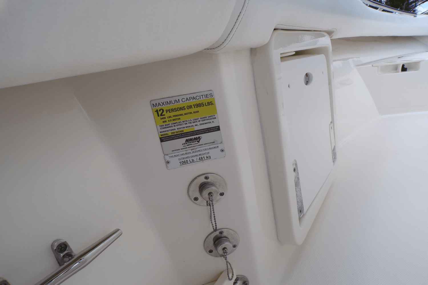 Slide: The Image of Boston Whaler 250 OUTRAGE 2009 - 29