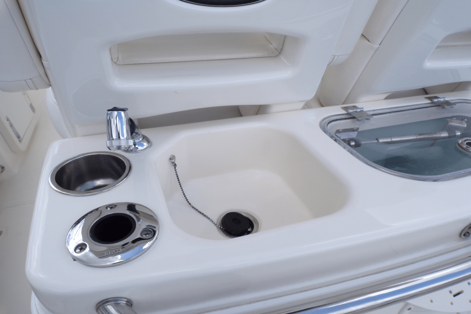 Slide: The Image of Boston Whaler 250 OUTRAGE 2009 - 30