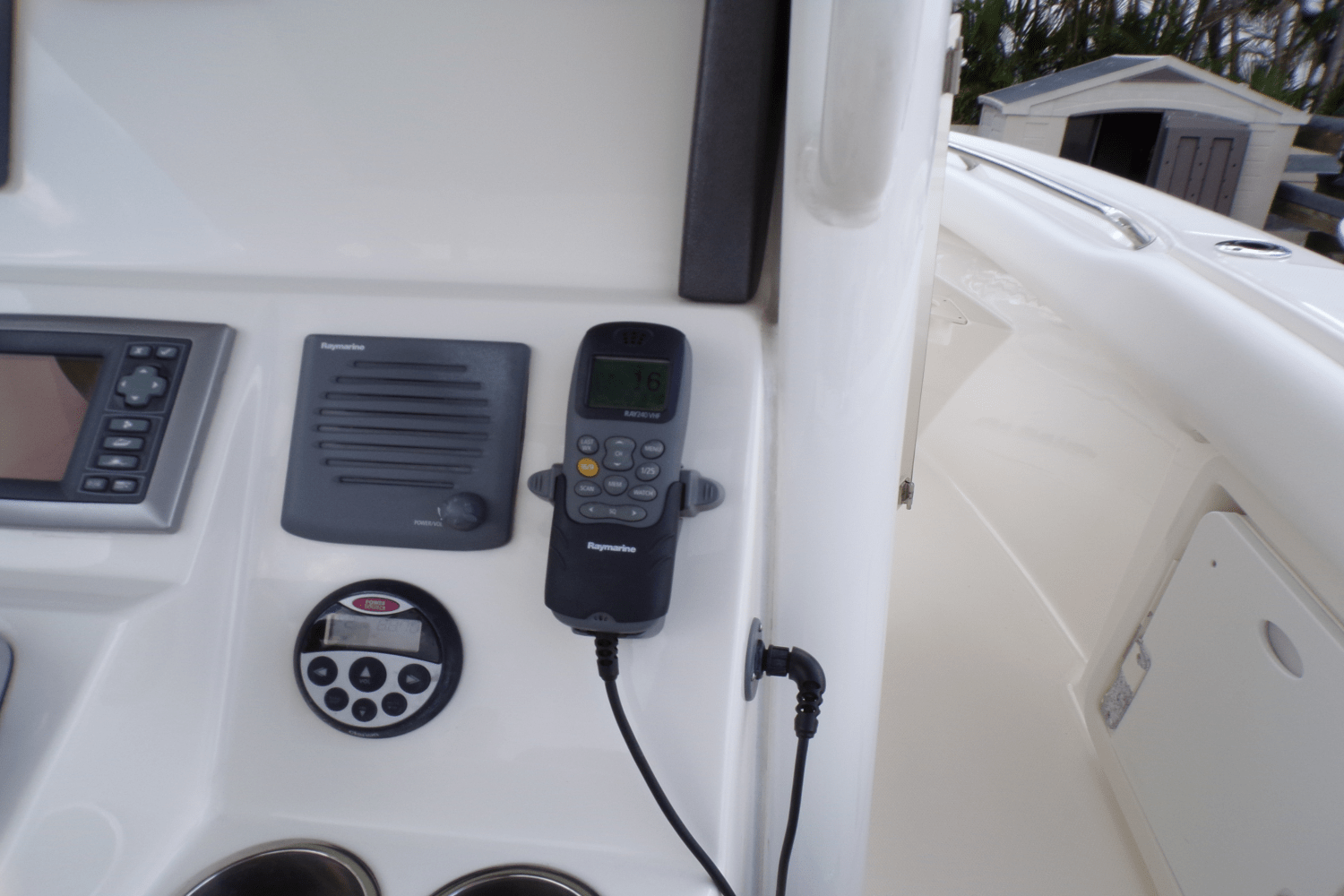 Slide: The Image of Boston Whaler 250 OUTRAGE 2009 - 50