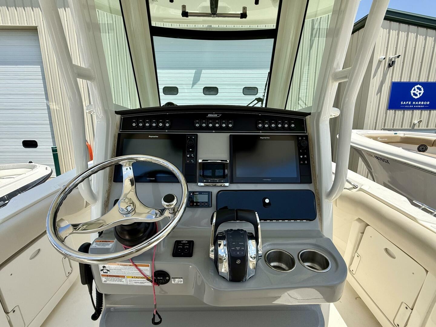 Slide: The Image of Boston Whaler 250 Outrage 2017 - 5503447
