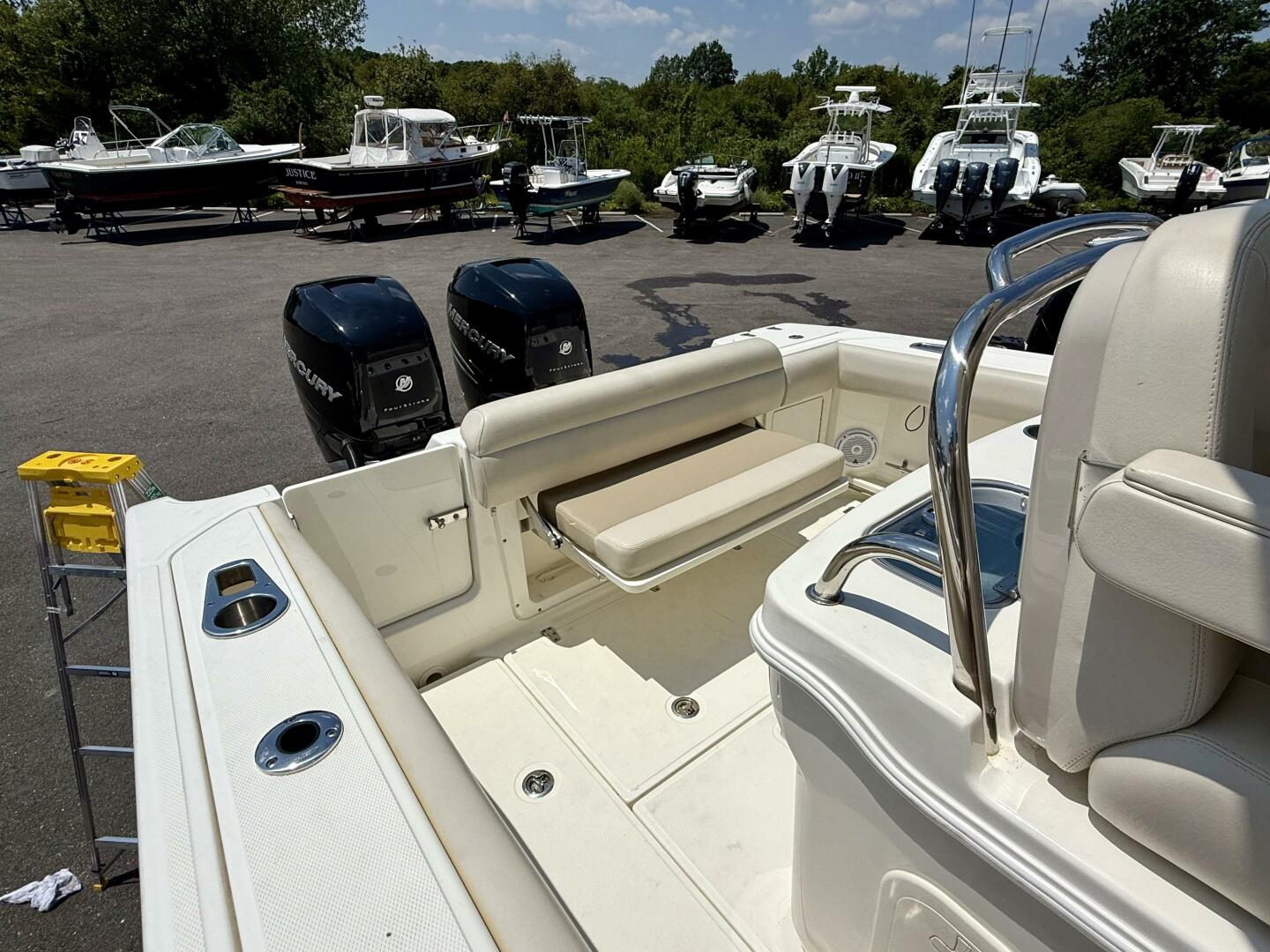 Slide: The Image of Boston Whaler 250 Outrage 2017 - 5503443