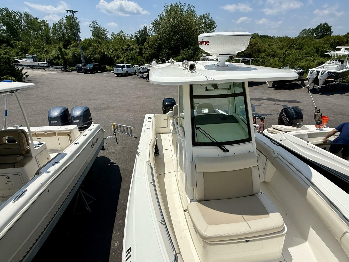 Slide: The Image of Boston Whaler 250 Outrage 2017 - 5503453