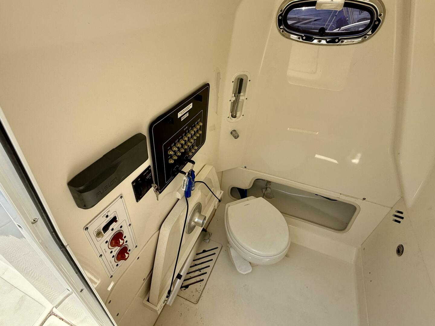 Slide: The Image of Boston Whaler 250 Outrage 2017 - 5503457