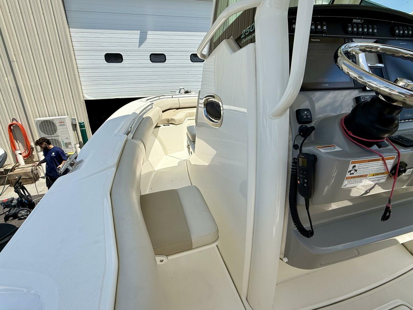 Slide: The Image of Boston Whaler 250 Outrage 2017 - 5503460