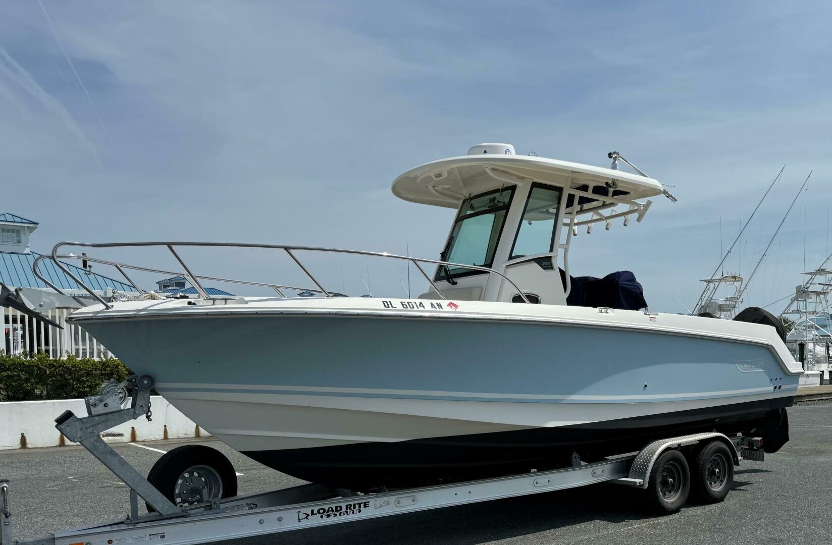 Slide: The Image of Boston Whaler 250 Outrage 2022 - 5279575