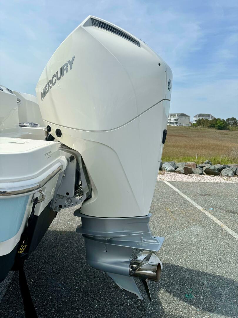 Slide: The Image of Boston Whaler 250 Outrage 2022 - 5279597