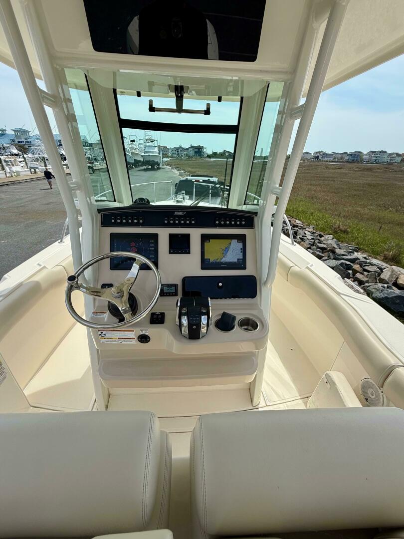 Slide: The Image of Boston Whaler 250 Outrage 2022 - 5279622