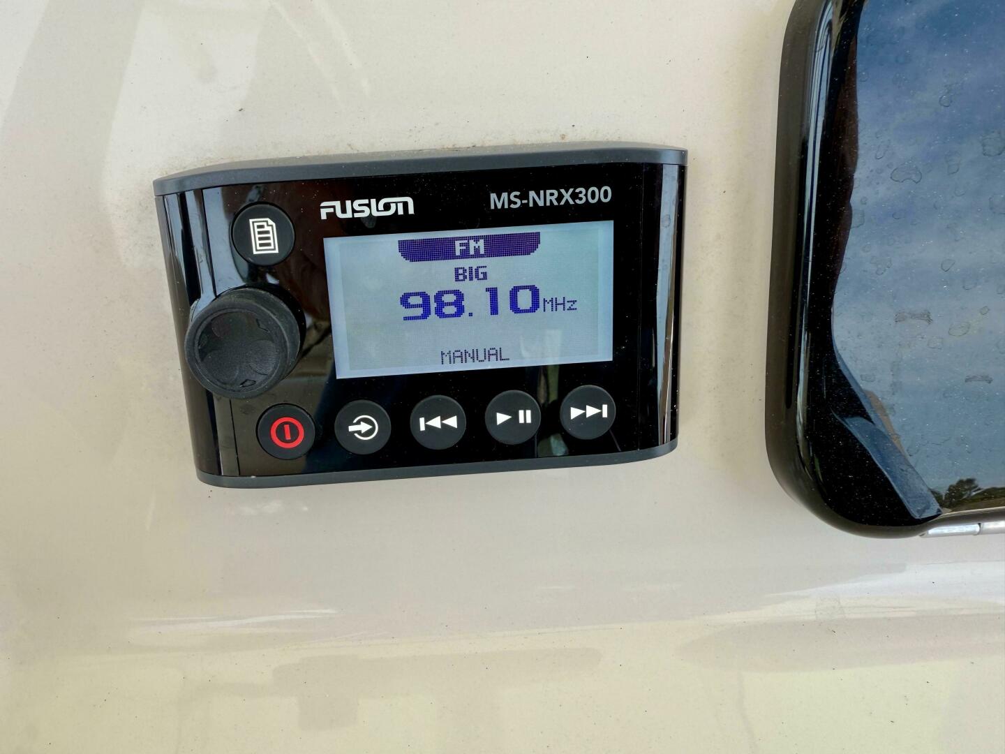 Slide: The Image of Boston Whaler 250 Outrage 2022 - 5279651