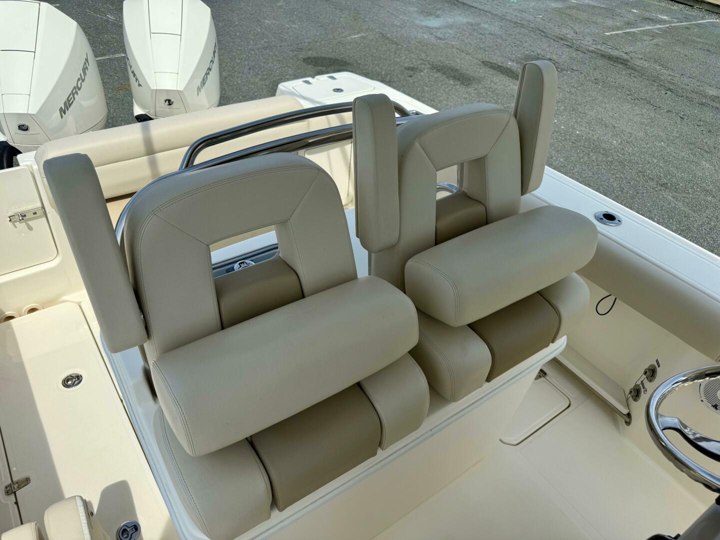 Slide: The Image of Boston Whaler 250 Outrage 2022 - 5279682