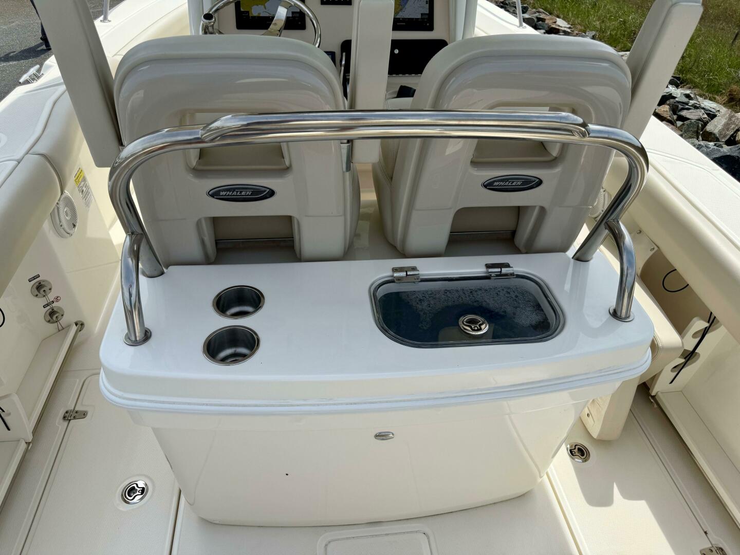 Slide: The Image of Boston Whaler 250 Outrage 2022 - 5279683